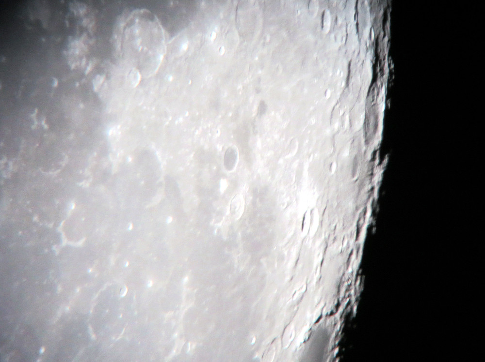 25吋大鏡下的月面