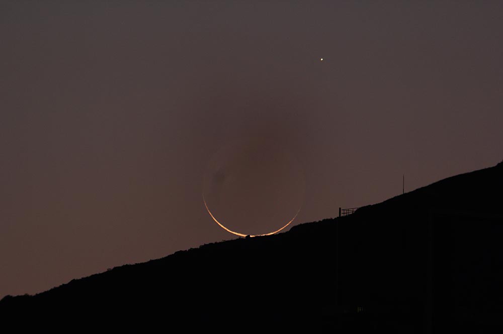水星合月